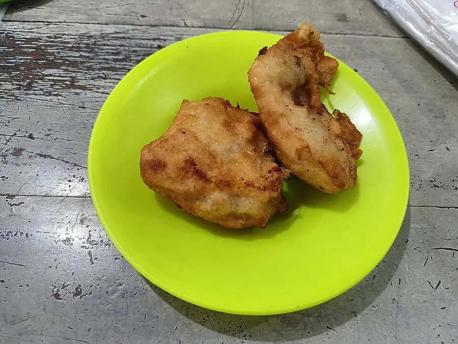 Pisang Goreng (Fried banana fritters)