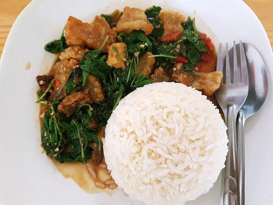 Pad Kaprao Jay (Holy-basil stir-fry with plant-based mince)