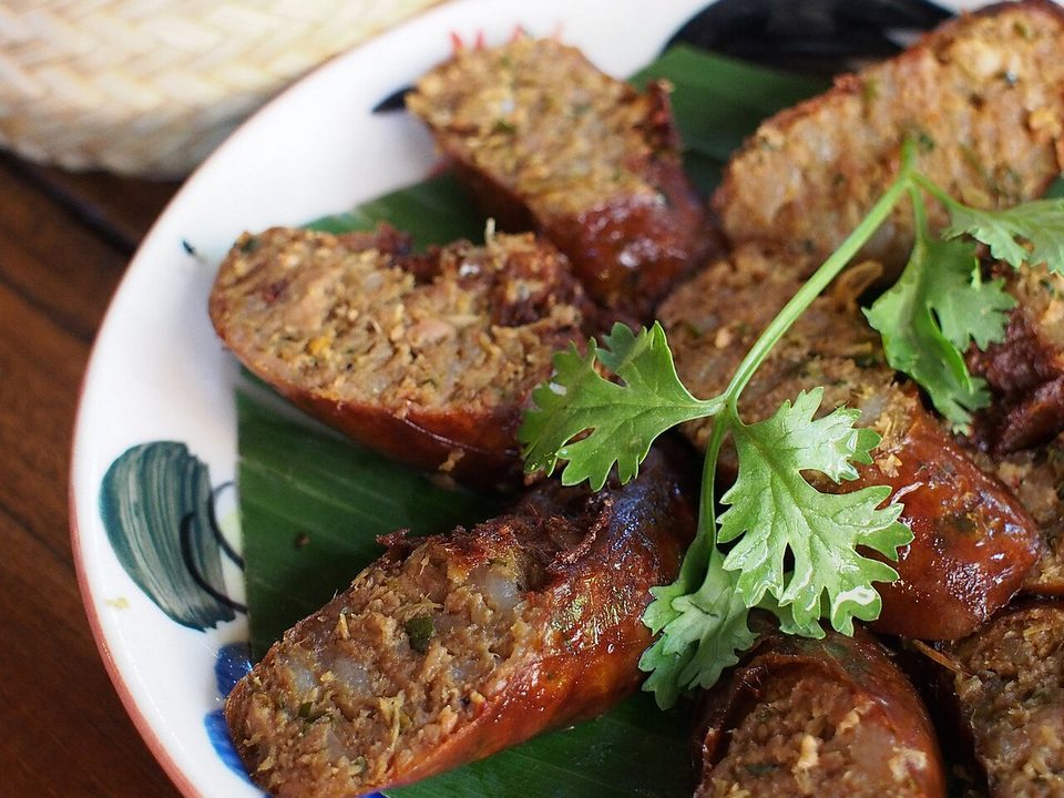 Sai Oua (Grilled northern herb sausage)