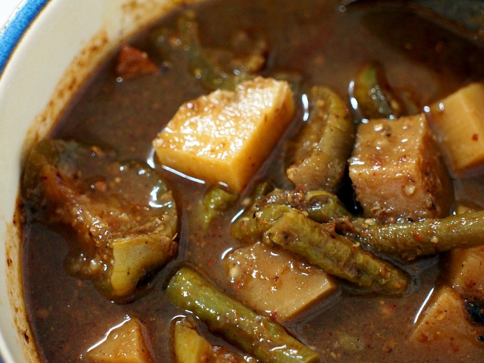 Gaeng Tai Pla (Southern fish-innards curry)
