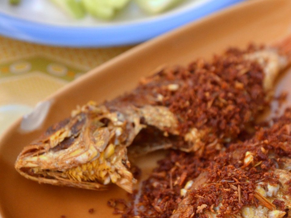 Pla Tod Khamin (Turmeric fried fish)