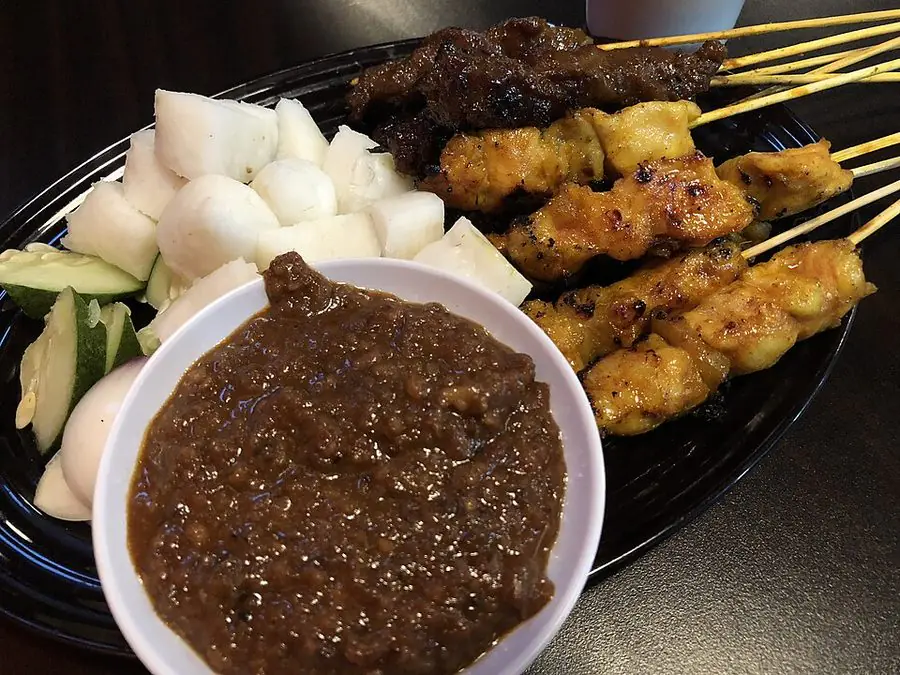 Satay (Grilled meat skewers with peanut sauce)