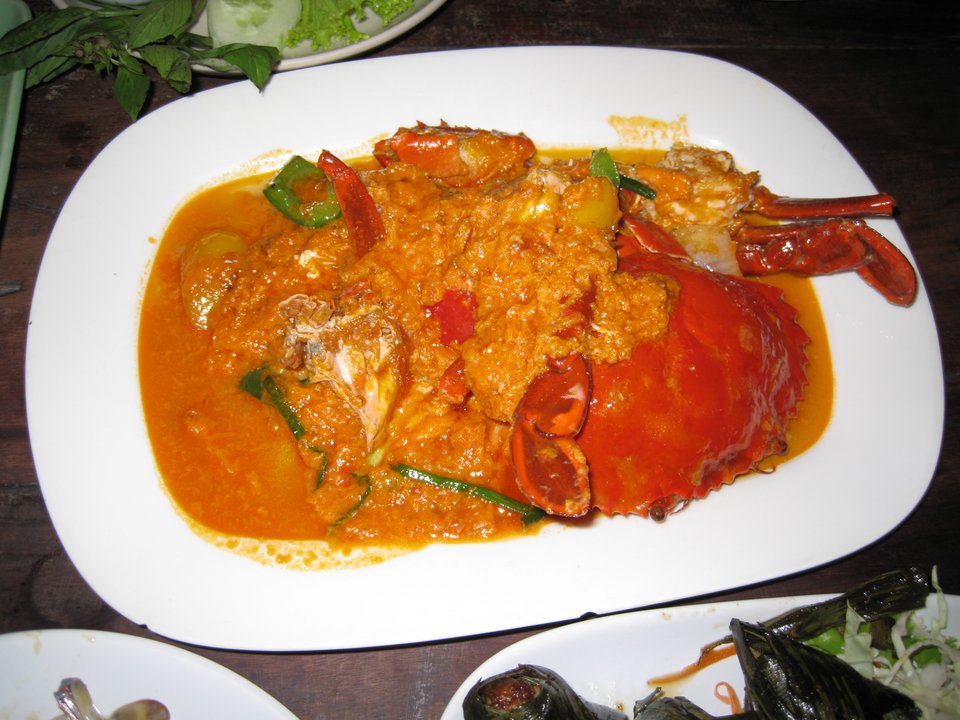 Pu Pad Pong Karee (Crab stir-fried with curry powder)