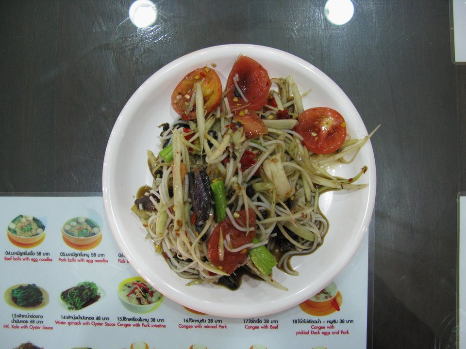 Som Tam Thai (Green papaya salad)