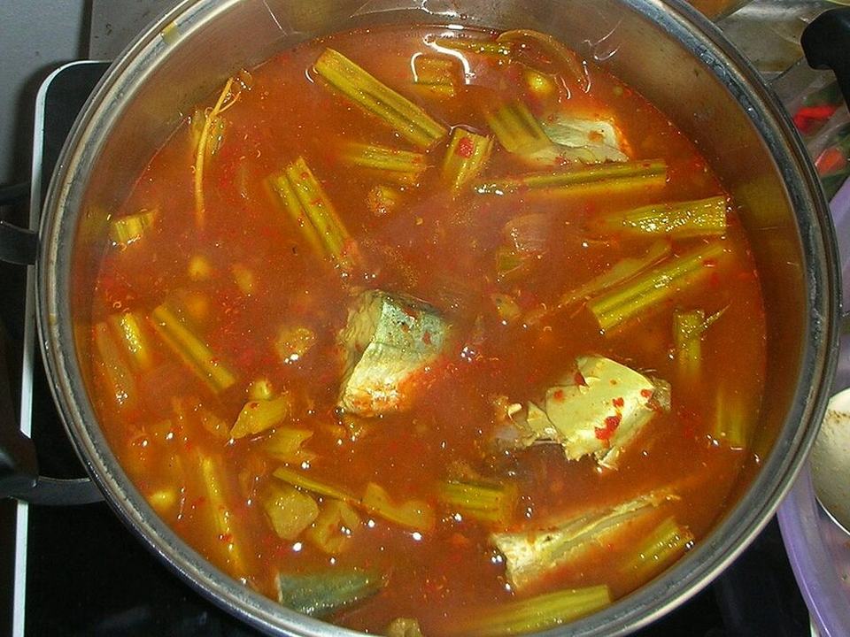 Gaeng Som Pla (Southern sour fish curry)