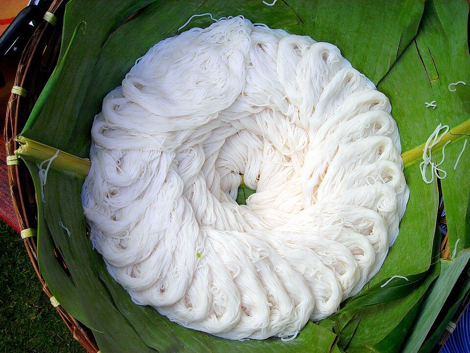 Khanom Jeen (Rice noodles with southern curry)